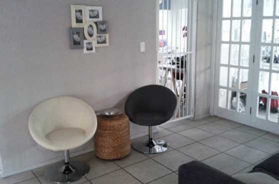 One garden office in fourways for one established business person close to the Mall