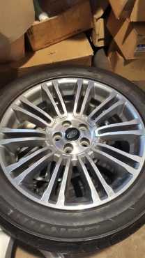 One like New 19 inch Original Range Rover Evoque Mag with 80 tread 2355519 Continental Cross Cont