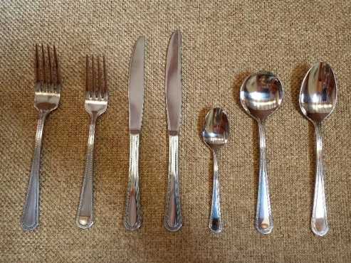 Oneida 84 piece 188 Stainless cutlery set