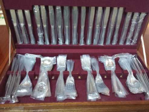 Oneida 84 Piece Cutlery Set