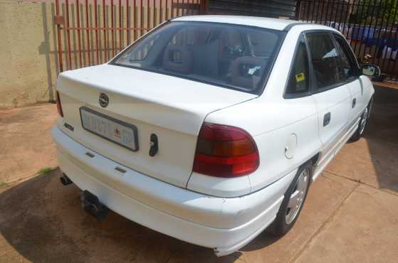 Opel Astra 1997 18i Sedan for sale. Manual transmission vehicle