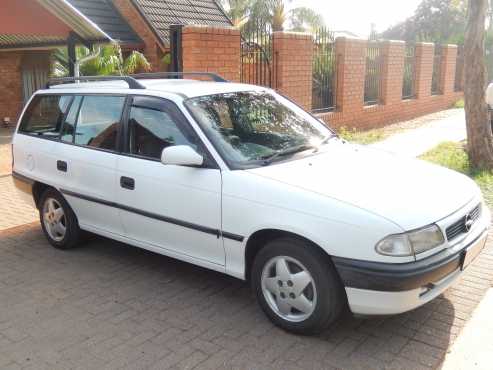 Opel Astra Estate 160i Euro 1999 model. Non runner.