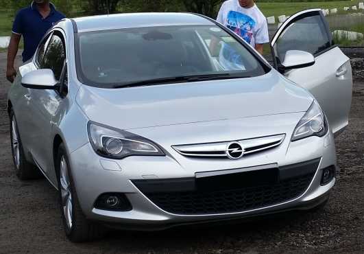 Opel Astra GTC 1.6T 2013