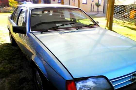 Opel  record  1985
