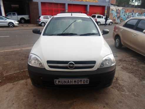 Opel utility corsa bakkie with canopy excellent condition urgent sale