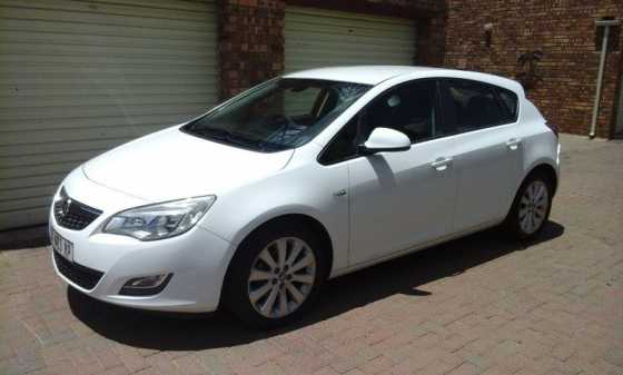 Opsoek na opel astra 1.4t of 1.6t vanaf 2010 quotnew shapequot met lae km te ruil vir honda Civic 1.8