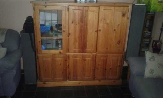 Oregan pine double Tv cabinet plus large coffee table R2500 neg