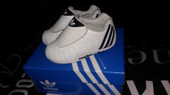 Original Adidas tekkies nr 4