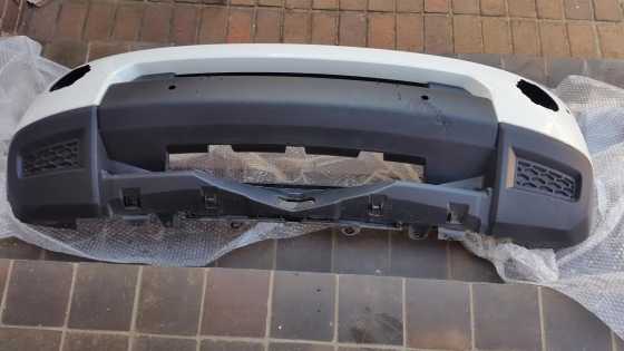 Original Landrover Freelander 2 Front bumper in white