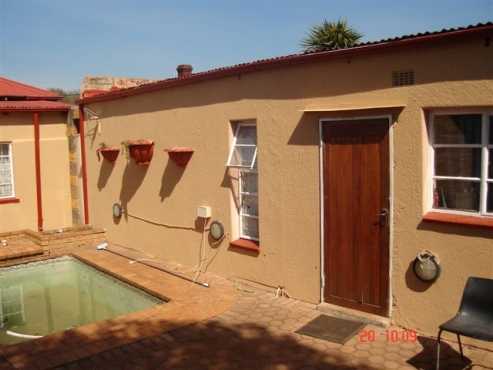 OUTSIDE ROOM in Roodepoort North  SINGLE Lady Only