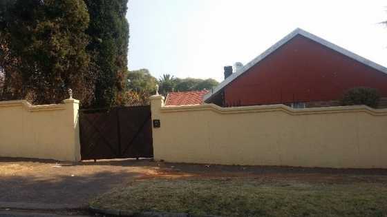 Outside room with bathroom to let in Observatory, Johannesburg