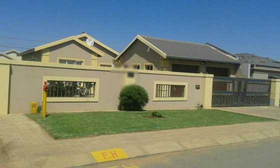 Outside room with private entrance for Rent in Windmill Park, Boksburg