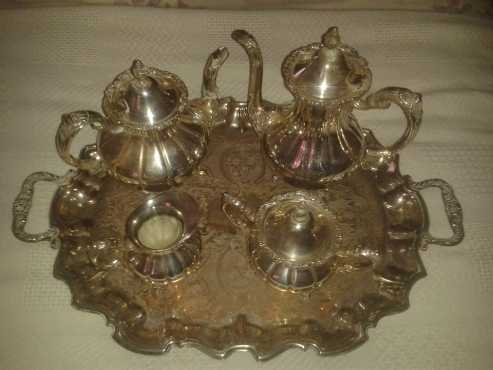 Outydse Silverplated Koffie en Teestel.