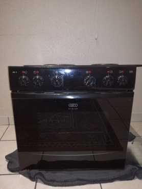 Oven, extractor fan and solid hob