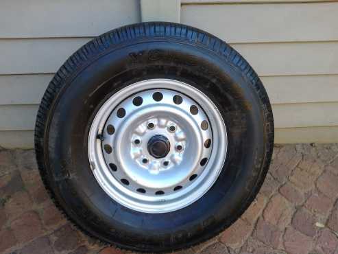 Pajero 16 x 265 with steel rim 1 x only