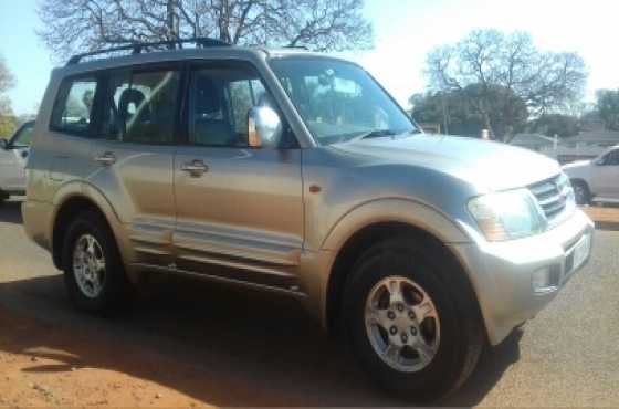 Pajero 3.2 Diesel SUV Auto . Aircon , radio , heated seats , electric seats , leather seats , etc.