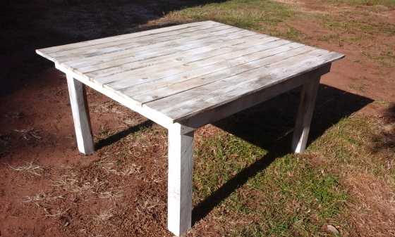 Pallet table