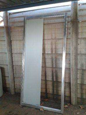 PARTLT SHOWER DOOR