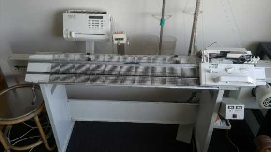 Passap Electronic 6000 Knitting Machine, with Stand