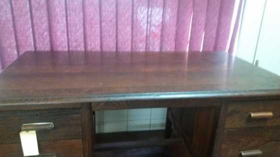 Patrys wood desk