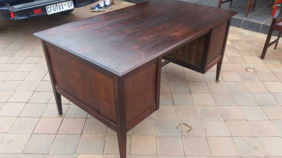 Patrys wood desks