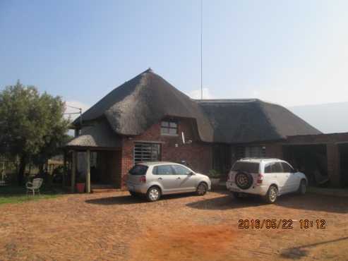 Peaceful farm with 3 homes 25km West of the Union Buildings