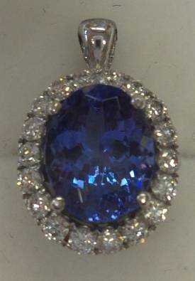 Pendant Tanzanite encircled by 20 diamonds