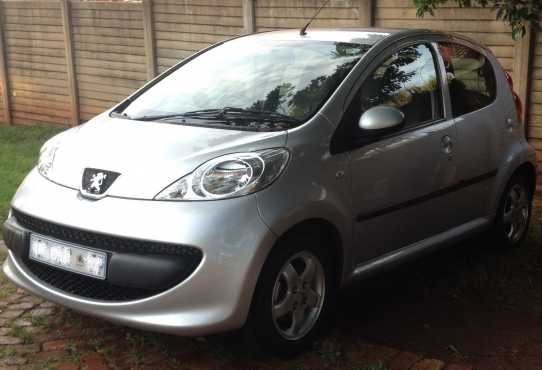 Peugeot 107 XT-Xline Hatchback