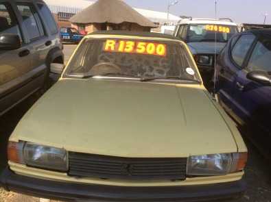 Peugeot 305