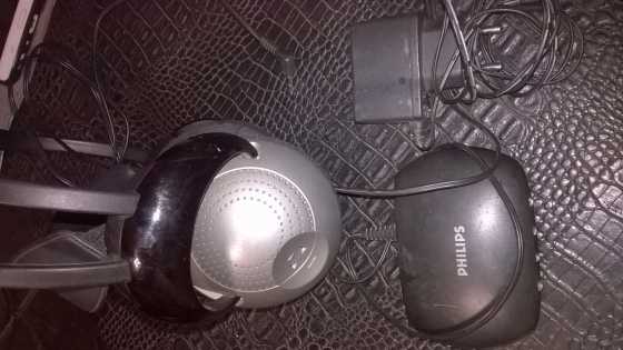 PHILIPS CORDLESS EARPHONES