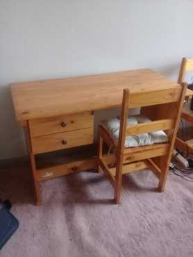 Pine 2 drawer desk  2 pine chairs