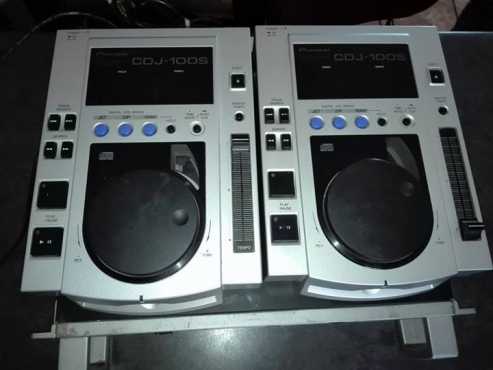 Pioneer CDJ-100s x2 with Yamaha Amplifier 35002