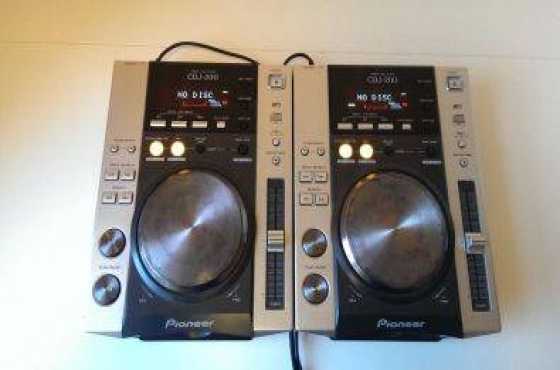 Pioneer CDJ 200 with all cables for sale...