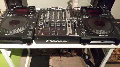 Pioneer CDJ900 and mixer