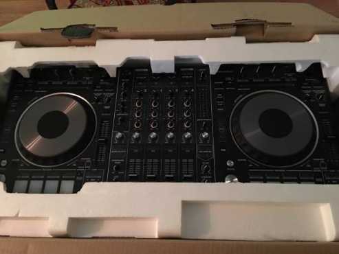 Pioneer Pro DJ DDJ-RZ DJ Controller