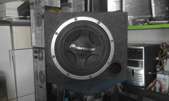 Pioneer speaker and 2 car applifiers