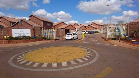 PLATINUM MANOR ESTATE, CHANTELLE HOUSE TO RENT