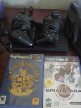 Playstation 2 met 2 remotes en 2 games