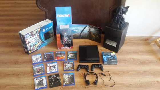 Playstation 4 for sale with 9 games.