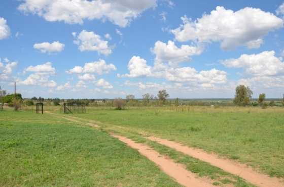 Plot for Sale, Main House with old Homestead - Price neg