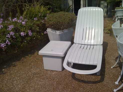 POOL LOUNGER WITH FULL LENGTH PILLOW AND SIDE TABLE