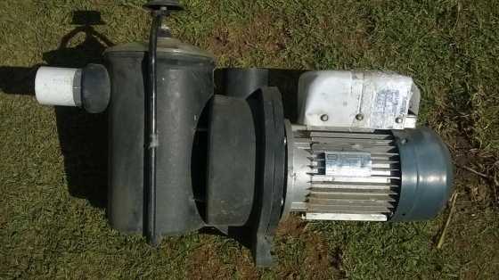 Pool pump in good working condition for sale