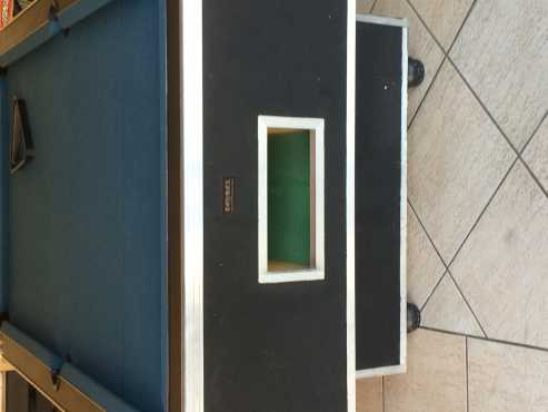 POOL TABLE