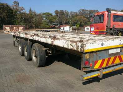 POOLE 14m TRI-AXLE TRAILER