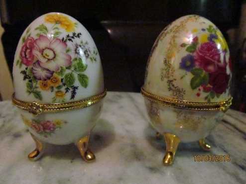 Porcelain EASTER EGGs with GOLD-Jewelry Box or Ring Bowl