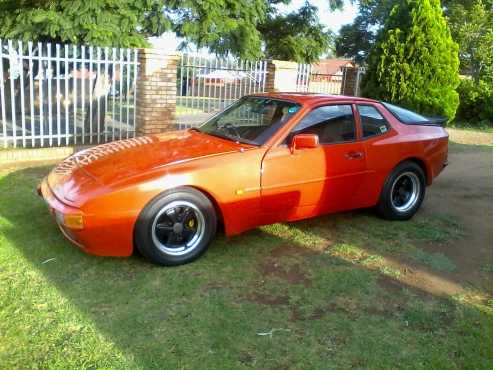 Porsche 944