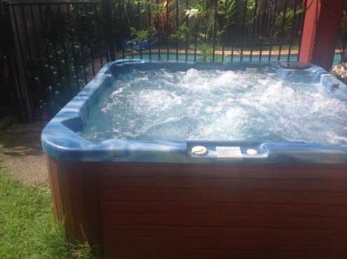 portable complete plug and play jacuzzi brand new