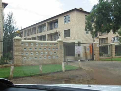 Potchefstroom Modern, neat student flat to rent, 1.1 km from NWU maingate