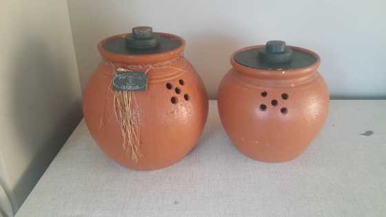 Pottery pots set for potatoes and onions R400