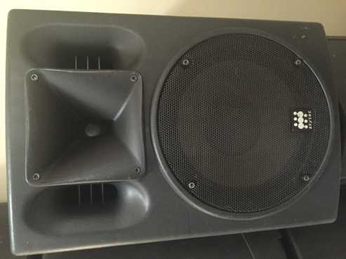 Powered speakers 400W 12quot one pair